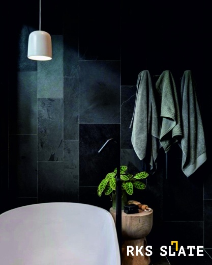 Плитка из камня Сланец RKS SLATE Brazil Black Natural в интерьере ванной