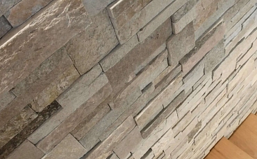 Отделка декоративным камнем 3D панелями RKS SLATE Кварцит Beige Quartz Modern лестницы в доме