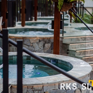 Отделка цоколя декоративным камнем RKS SLATE Beige Grey Quartz Loose