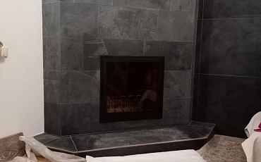 Эффектный контраст с помощью сланцевой плитки RKS Slate Brazil Black Natural