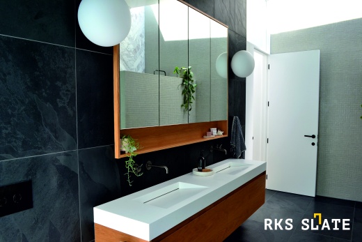Сланец RKS SLATE Brazil Black Natural в интерьере ванной комнаты