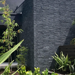 Фасадный камень для наружной отделки дома 3D мозаика из камня RKS SLATE Кварцит Black Quartz Pencil