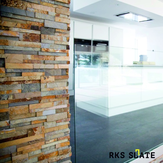 3D панели из натурального камня RKS SLATE Сланец Multicolor Classic в интерьере гостинной