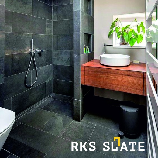 Плитка из натурального камня Сланец RKS SLATE Brazil Black Natural в интерьере ванной комнаты