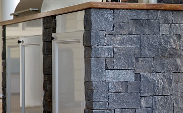 3D панели из натурального камня Midnight Black Country изготовленные специально под проект архитектора