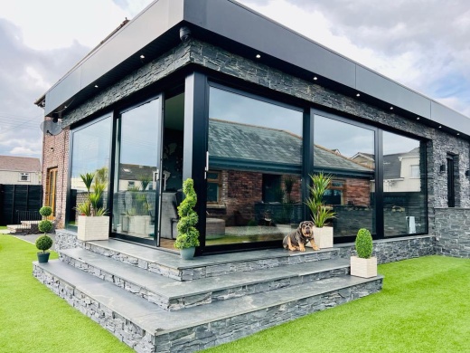 Облицовка фасада натуральным камнем 3D панелями из Сланца Black Slate Country