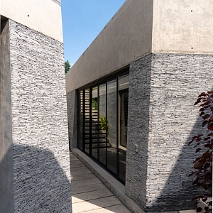 Камень отделочный фасадный RKS SLATE Сланец Black Waterfall Pencil