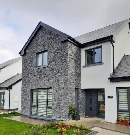Облицовка фасада натуральным камнем 3D панелями из Сланца Black Slate Country