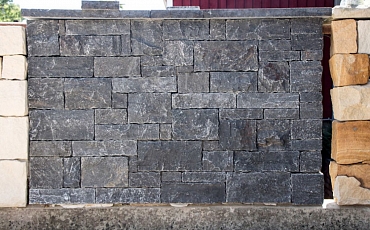 3D панели из натурального камня Midnight Black Country изготовленные специально под проект архитектора