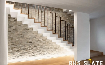 Отделка декоративным камнем 3D панелями RKS SLATE Кварцит Beige Quartz Modern лестницы в доме
