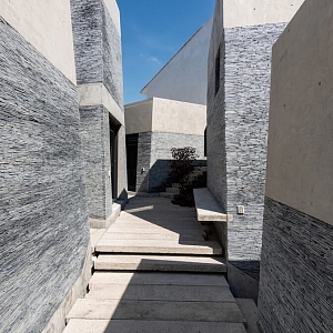 Натуральный отделочный камень RKS SLATE Сланец Black Waterfall Pencil