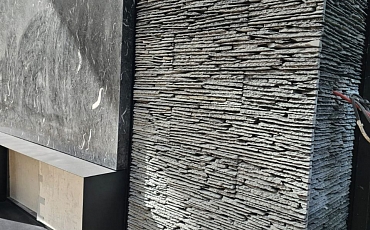 3D панели RKS SLATE Сланец Black Waterfall Classic на камине - объект г. Москва