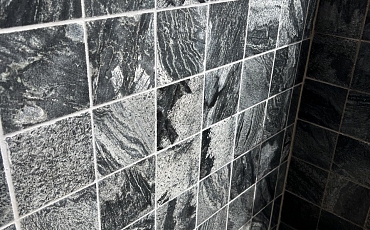 Сланцевая плитка Silver Grey Matrix Honed: элегантное решение для вашего экстерьера