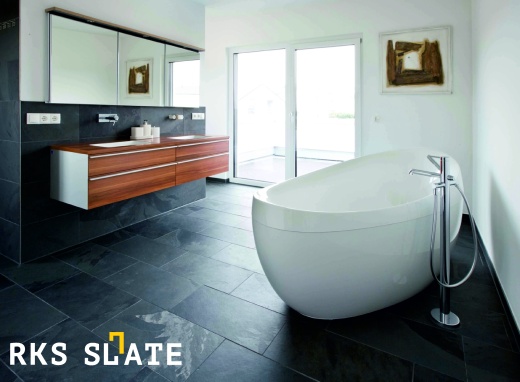 Плитка из натурального камня Сланец RKS SLATE Brazil Black Natural в интерьере ванной