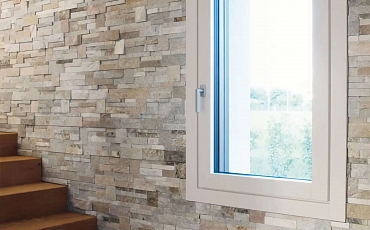 Отделка декоративным камнем 3D панелями RKS SLATE Кварцит Beige Quartz Modern лестницы в доме